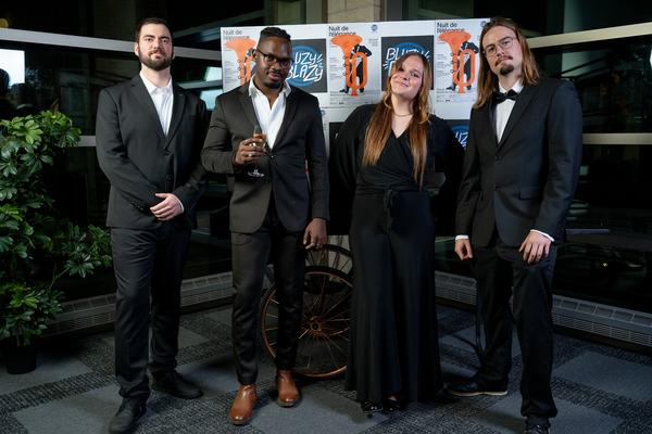 Invités heureux à la Nuit de l'élégance Bluzy Blazy, photo 123 de 155